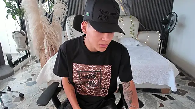 Snapshot of DylanRoyce_ chatting on 03-05-26, 12:45 DylanRoyce online show from 03-05-26, 12:45