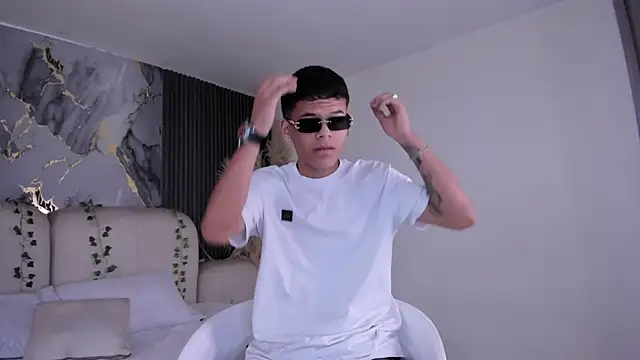 Snapshot of DylanRoyce_ chatting on 03-13-26, 12:23 DylanRoyce online show from 03-13-26, 12:23