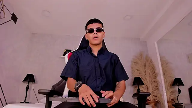 DylanRoyce  online show from 06-08-26, 01:22