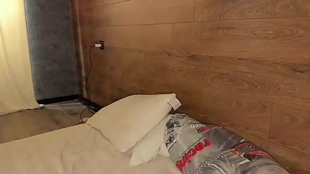 AmmyLuu online show from 04-25-26, 03:09