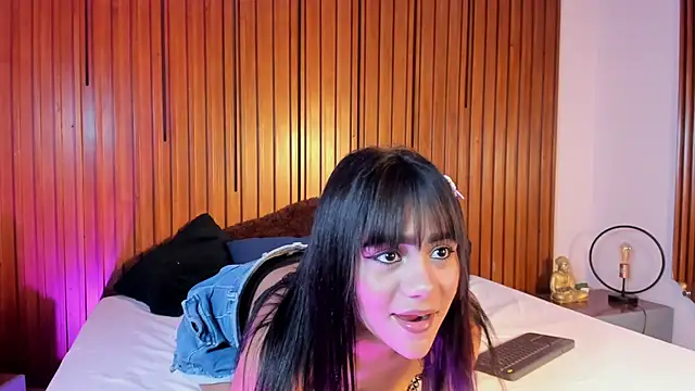 Snapshot of Laila-Miller chatting on 03-07-26, 03:25 Laila-Miller online show from 03-07-26, 03:25