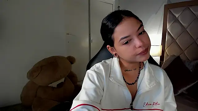dulce lyraa1 online show from 06-12-26, 04:11