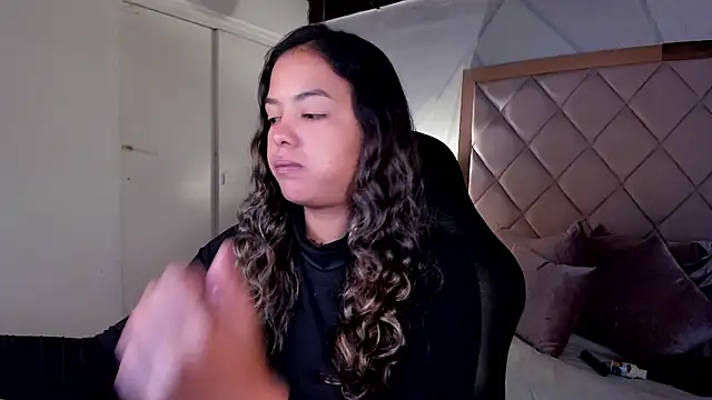 dulce lyraa1 online show from 06-19-26, 04:28