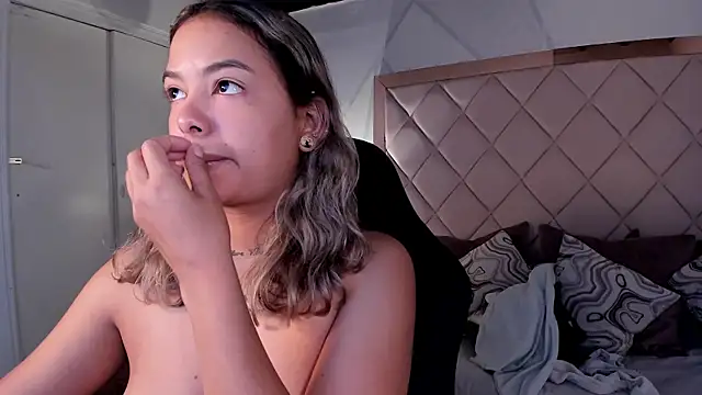 dulce lyraa1 online show from 06-26-26, 05:12
