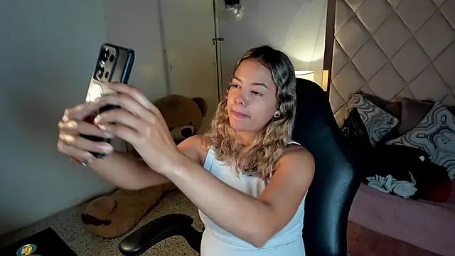 dulce lyraa1 online show from 06-27-26, 05:23