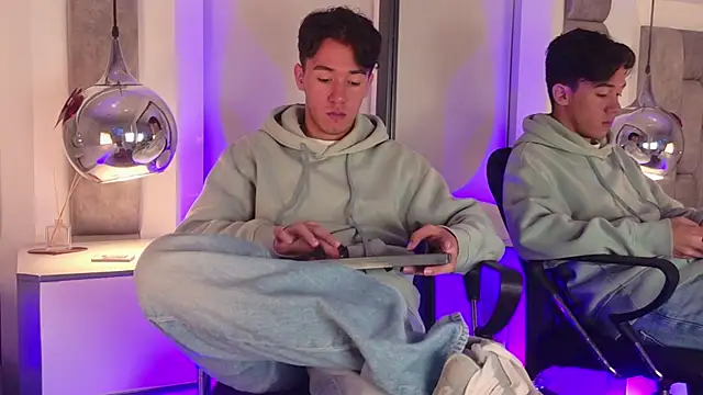 Austin Reedss online show from 04-23-26, 01:02