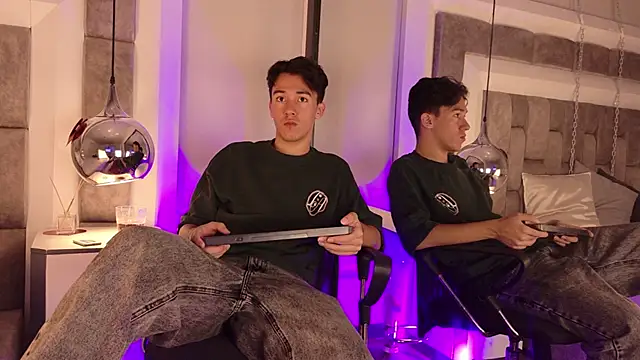 Austin Reedss online show from 04-26-26, 01:31