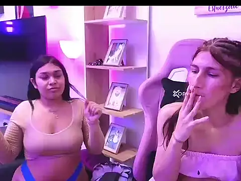 Snapshot of The_Wicked_Queens02 chatting on 03-04-26, 06:30 The Wicked Queens02 online show from 03-04-26, 06:30