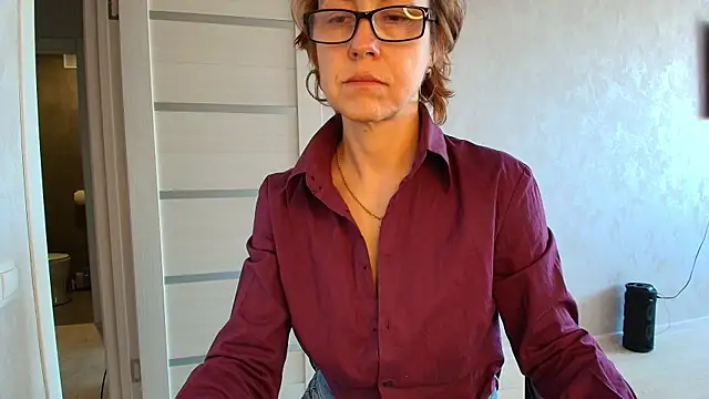 LioraWeiss online show from 05-05-26, 07:16