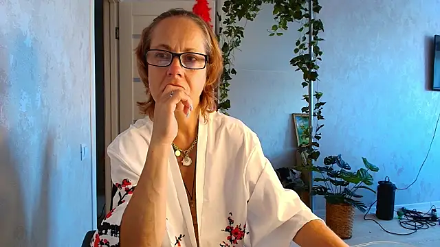 Snapshot of LioraWeiss chatting on 07-21-26, 08:16 LioraWeiss online show from 07-21-26, 08:16