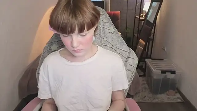 Snapshot of _DreamLuna1_ chatting on 03-11-26, 01:06 DreamLuna1 online show from 03-11-26, 01:06