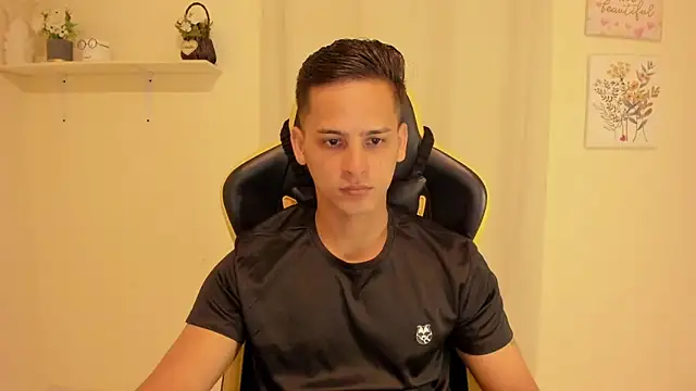 sexy andres01 online show from 06-18-26, 01:59