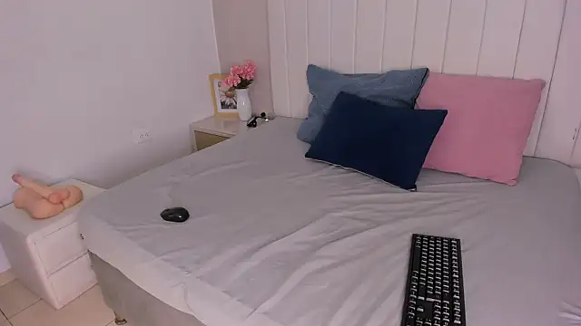 sophia walkett  online show from 06-27-26, 02:44