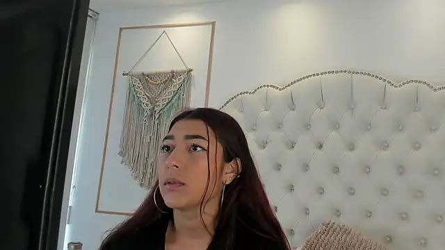 Sara funy online show from 05-22-26, 11:27