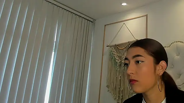 Sara funy online show from 05-23-26, 11:25