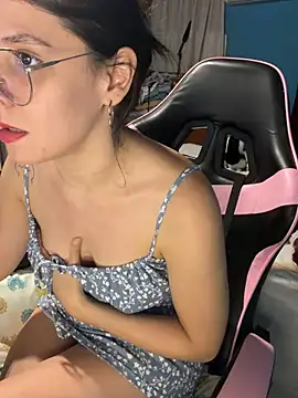 Snapshot of MysticKitty7 chatting on 04-04-26, 02:10 MysticKitty7 online show from 04-04-26, 02:10