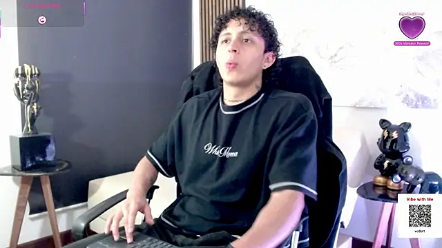 Snapshot of Jay_Taylor1_ chatting on 03-13-26, 02:40 Jay Taylor1 online show from 03-13-26, 02:40