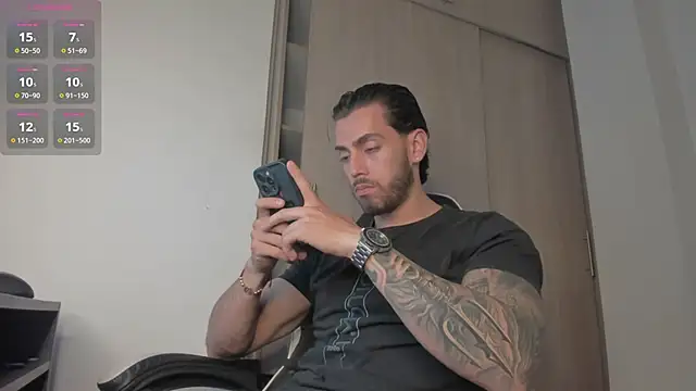 Snapshot of Axel__Blaze chatting on 05-08-26, 01:27 Axel Blaze online show from 05-08-26, 01:27