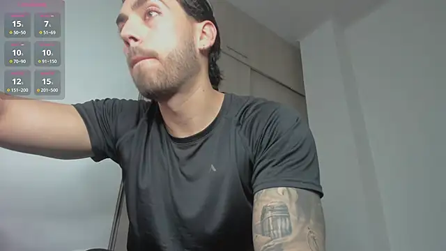 Snapshot of Axel__Blaze chatting on 05-19-26, 01:39 Axel Blaze online show from 05-19-26, 01:39