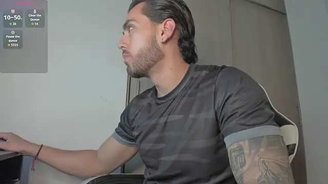 Snapshot of Axel__Blaze chatting on 05-28-26, 01:30 Axel Blaze online show from 05-28-26, 01:30