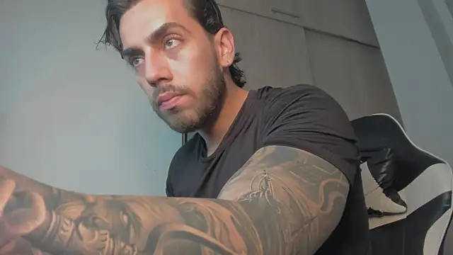 Snapshot of Axel__Blaze chatting on 06-05-26, 01:39 Axel Blaze online show from 06-05-26, 01:39