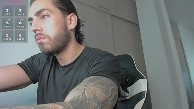 Snapshot of Axel__Blaze chatting on 06-11-26, 01:31 Axel Blaze online show from 06-11-26, 01:31