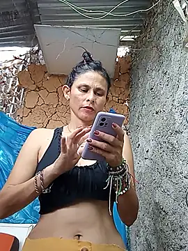yuliitza4 online show from 06-21-26, 04:53