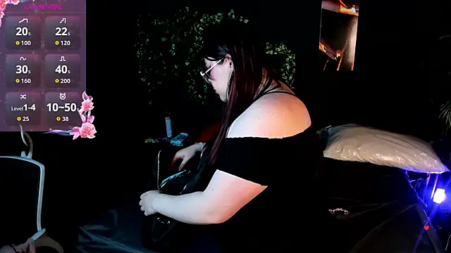 Snapshot of NicoleeDemara chatting on 03-04-26, 12:05 NicoleeDemara online show from 03-04-26, 12:05