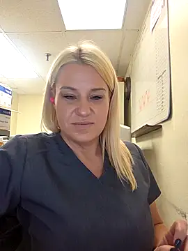 Snapshot of LadyB07 chatting on 05-01-26, 08:35 LadyB07 online show from 05-01-26, 08:35