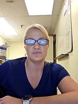 Snapshot of LadyB07 chatting on 05-07-26, 04:12 LadyB07 online show from 05-07-26, 04:12