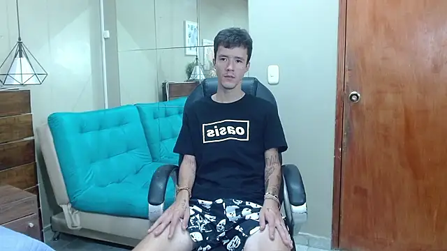 Snapshot of CamiEvan chatting on 03-14-26, 07:19 CamiEvan online show from 03-14-26, 07:19