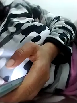 Snapshot of Sna93 chatting on 03-07-26, 04:42 Sna93 online show from 03-07-26, 04:42