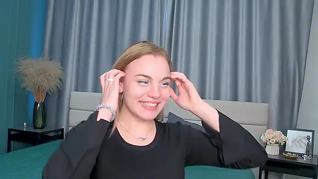 Glow Margo online show from 03-11-26, 01:00