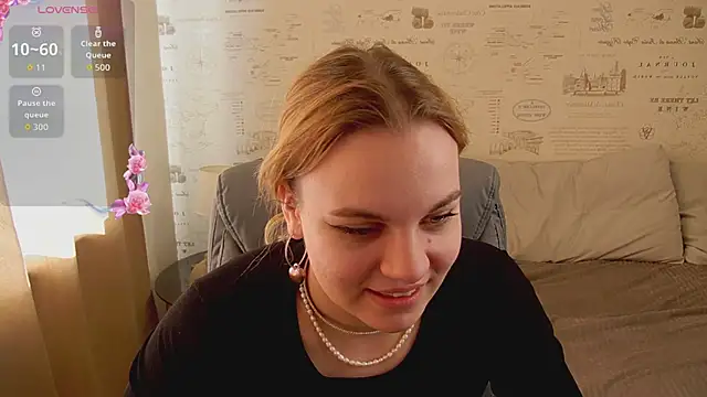 Glow Margo online show from 06-18-26, 01:17