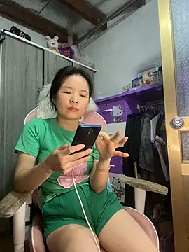 Snapshot of Ivy_Trix2 chatting on 05-12-26, 04:09 Ivy Trix2 online show from 05-12-26, 04:09