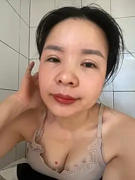 Snapshot of Ivy_Trix2 chatting on 06-01-26, 01:18 Ivy Trix2 online show from 06-01-26, 01:18