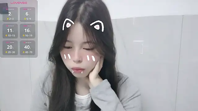 Snapshot of F-Yihao chatting on 03-03-26, 05:02 F-Yihao online show from 03-03-26, 05:02