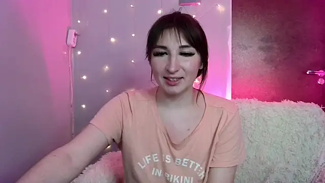 Snapshot of Birdie_Kiss chatting on 05-27-26, 09:12 Birdie Kiss online show from 05-27-26, 09:12