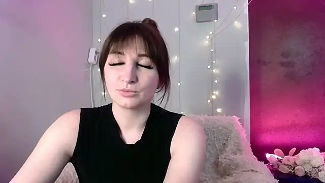 Snapshot of Birdie_Kiss chatting on 06-12-26, 08:19 Birdie Kiss online show from 06-12-26, 08:19