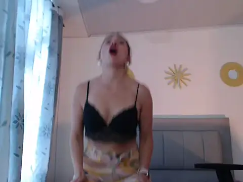 Julietaamado online show from 04-08-26, 05:24