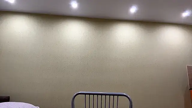 Snapshot of AliveCute chatting on 03-08-26, 05:39 AliveCute online show from 03-08-26, 05:39