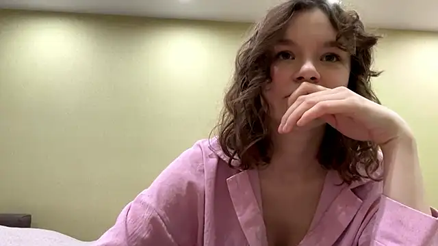 Snapshot of AliveCute chatting on 03-09-26, 05:28 AliveCute online show from 03-09-26, 05:28