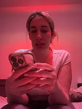 JuliaPrivat online show from 03-12-26, 10:38