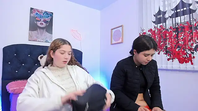 Snapshot of valeria_and_zoe chatting on 03-04-26, 01:28 valeria and zoe online show from 03-04-26, 01:28