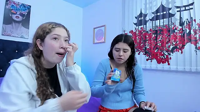 Snapshot of valeria_and_zoe chatting on 03-06-26, 05:20 valeria and zoe online show from 03-06-26, 05:20