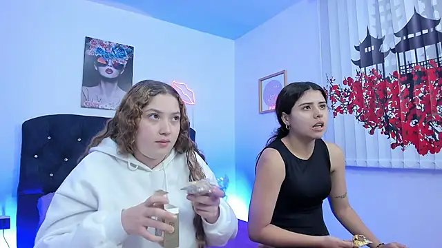 Snapshot of valeria_and_zoe chatting on 03-09-26, 01:37 valeria and zoe online show from 03-09-26, 01:37