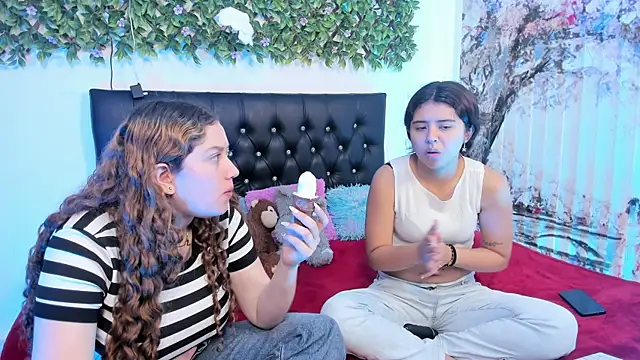 valeria and zoe online show from 05-01-26, 06:34
