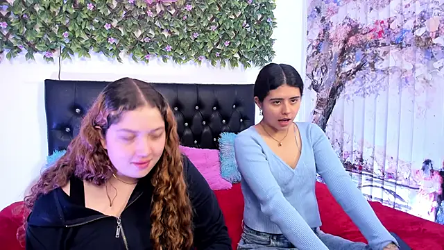 Snapshot of valeria_and_zoe chatting on 05-19-26, 02:12 valeria and zoe online show from 05-19-26, 02:12