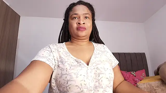 Snapshot of luxy_benet chatting on 04-29-26, 09:21 luxy benet online show from 04-29-26, 09:21