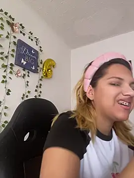 aurora bela online show from 04-14-26, 01:50